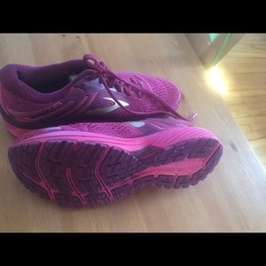 BROOKS GTS ADRENALINE 19 Running Sneaker